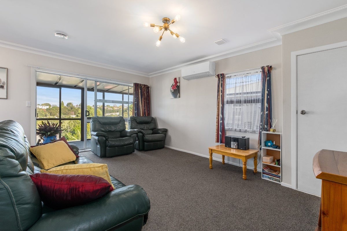 27 Bell Street, Judea, Tauranga - Carousel 2