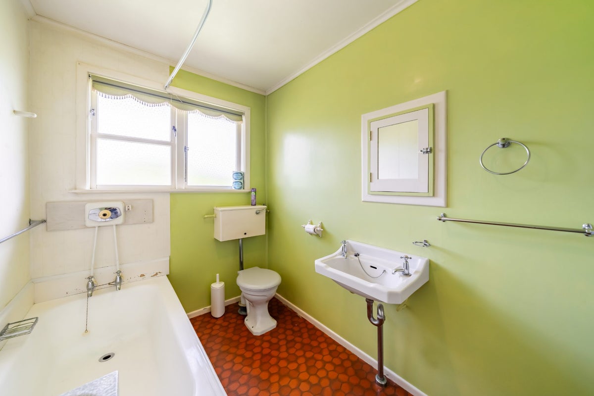 1-5/32 Ebdentown Street, Ebdentown, Upper Hutt - Carousel 2