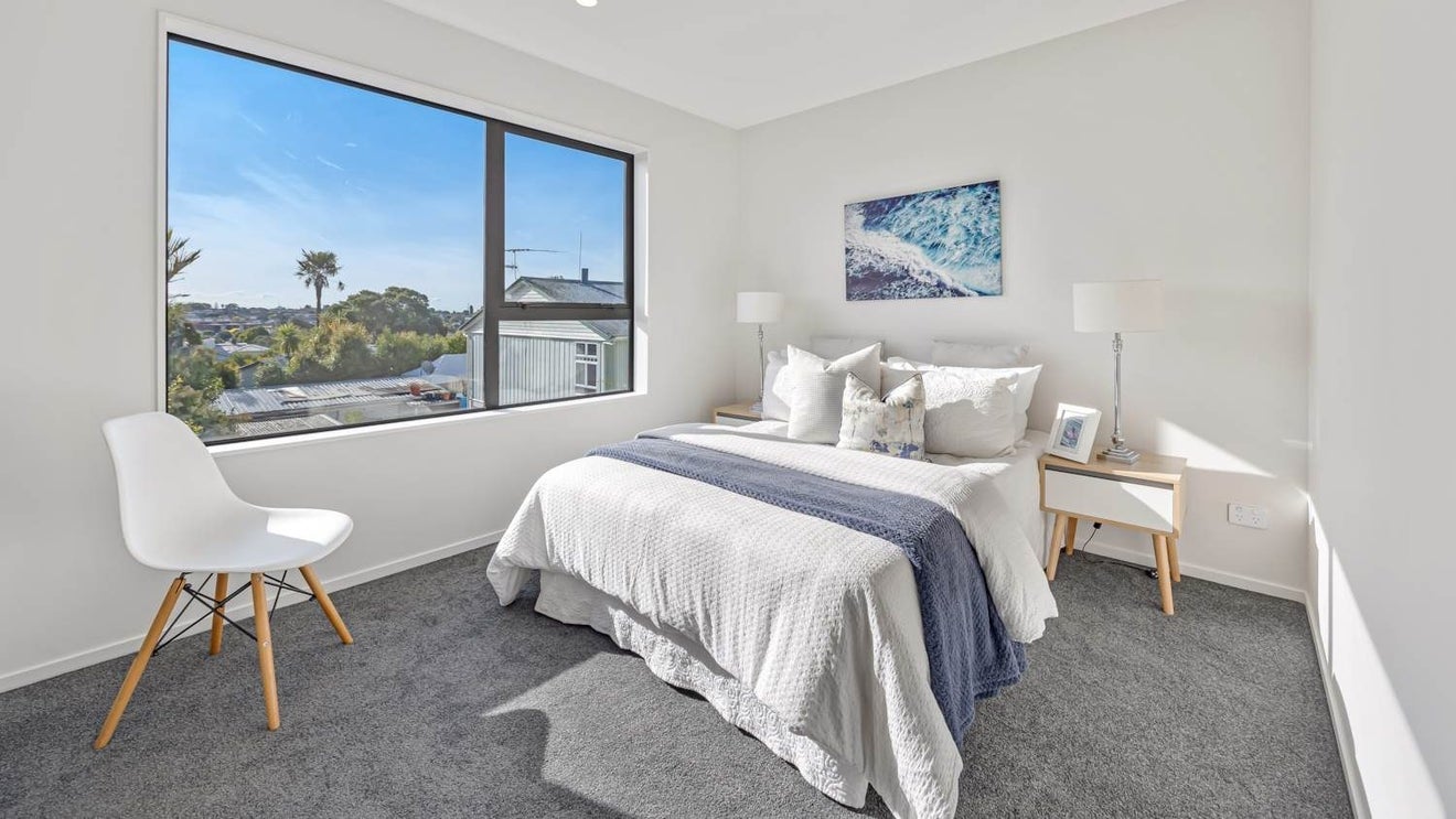 8D Baird Street, Howick, Auckland - Carousel 1