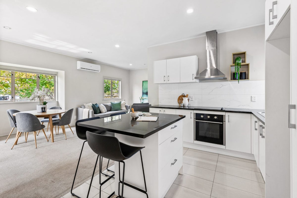 1/5 Seabrook Avenue, New Lynn, Auckland - Carousel 2