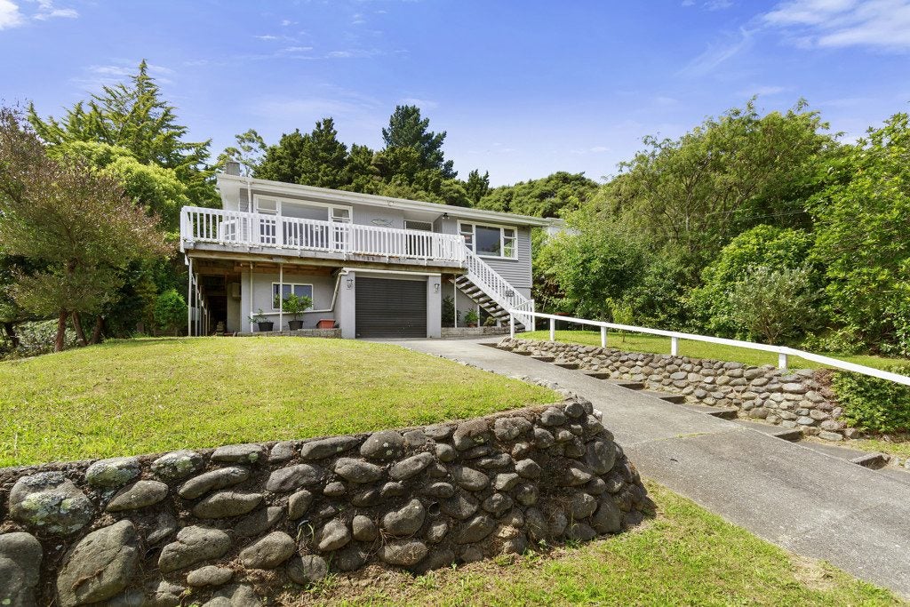 37 Thomas Street, Stokes Valley, Lower Hutt - Carousel 1