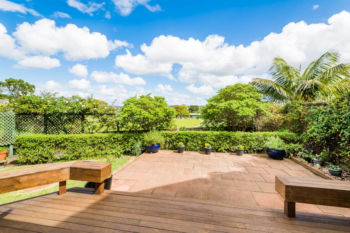 23/8 Tobago Place, Sunnynook, Auckland - Carousel 1