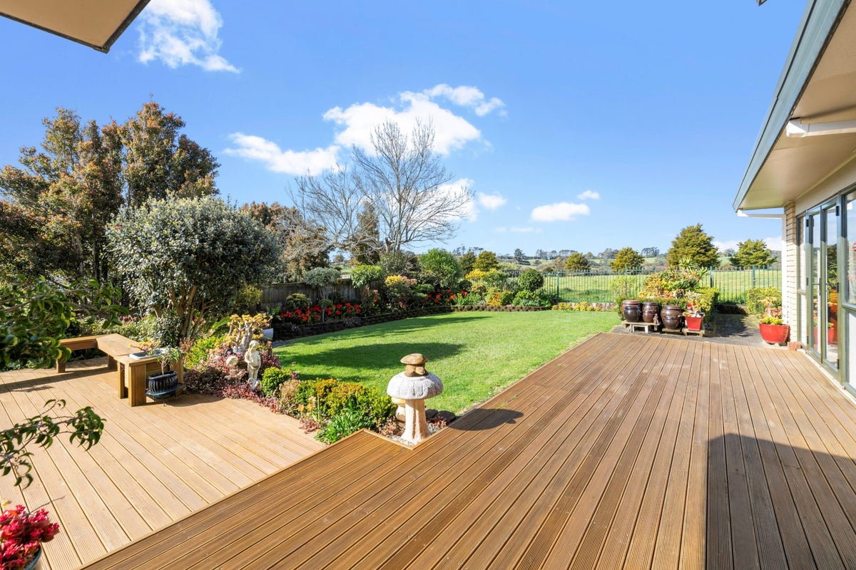 10 Capistrano Mews, Goodwood Heights, Auckland - Carousel 2