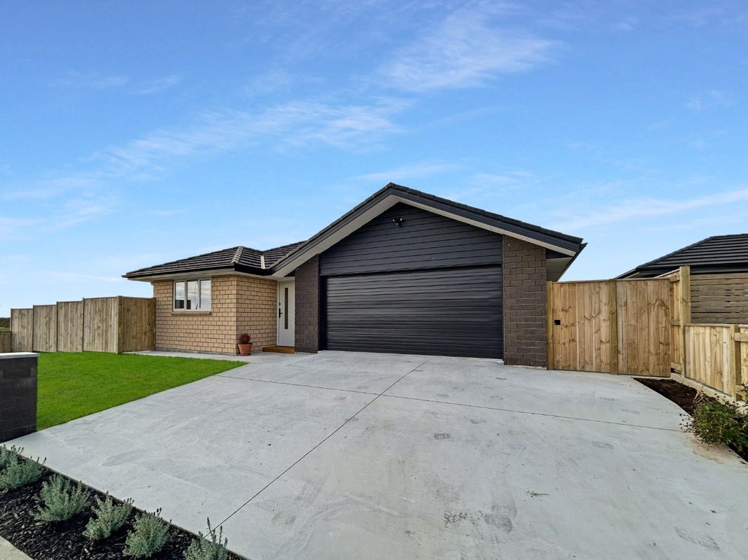 74 Atlantic Drive, Fitzherbert, Palmerston North - Carousel 1
