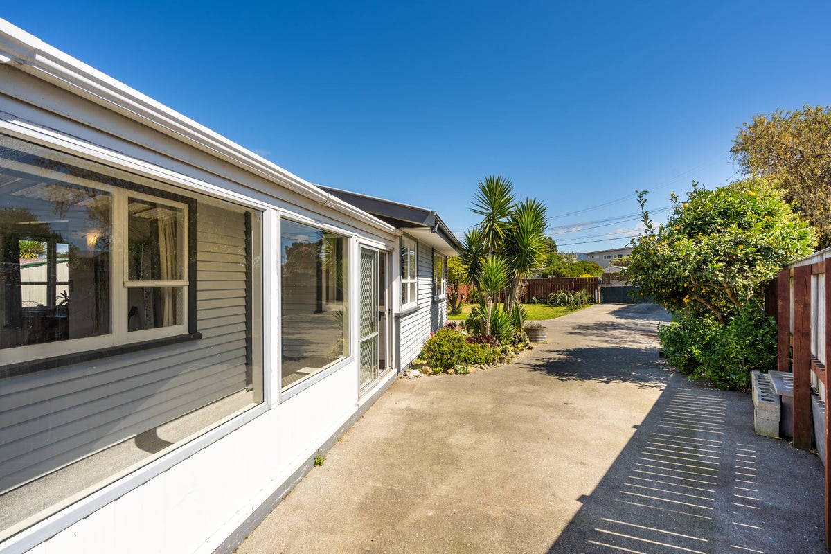 18 Walton Road, Paraparaumu Beach, Paraparaumu - Carousel 2