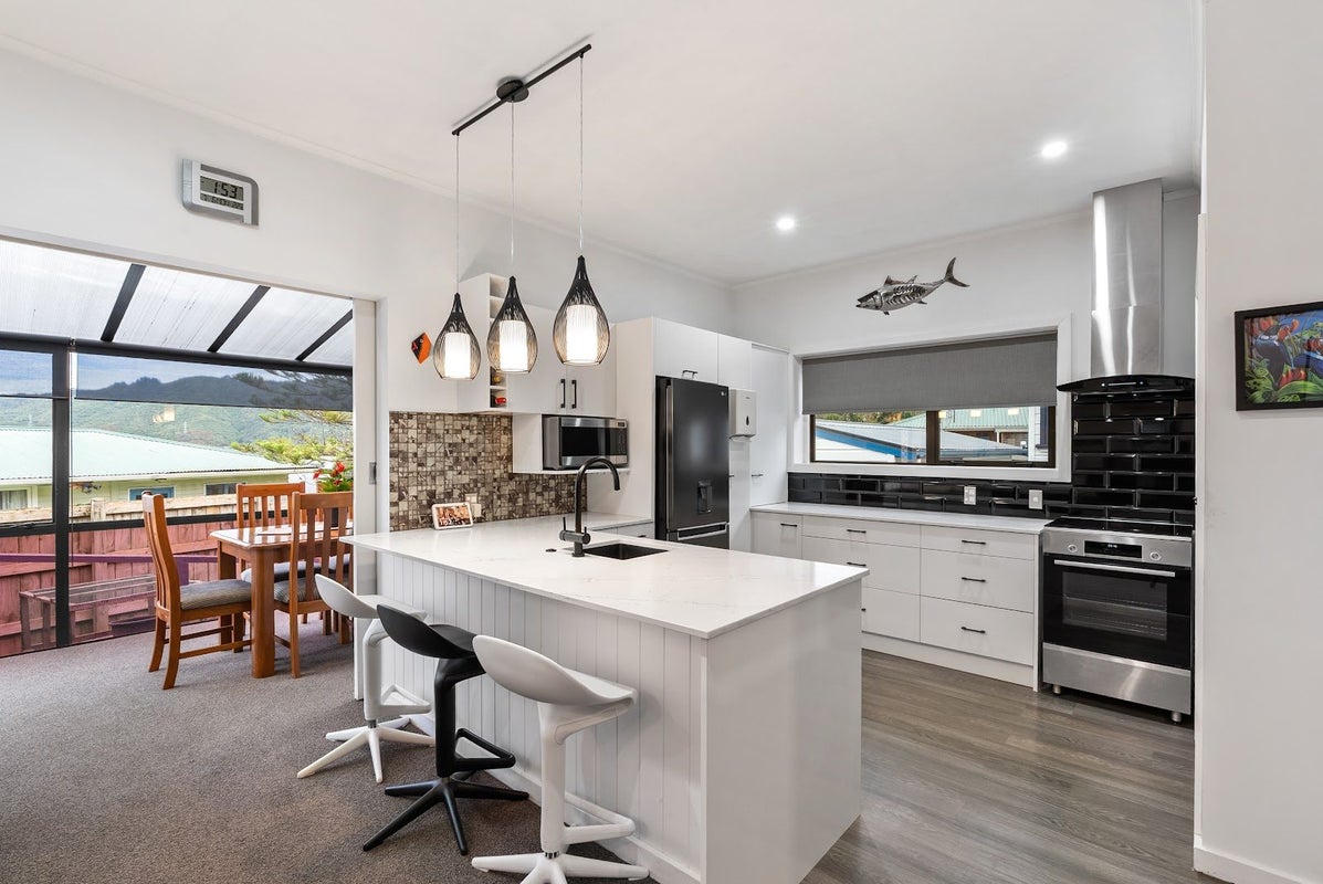 72 Moeraki Road, Maoribank, Upper Hutt - Carousel 2