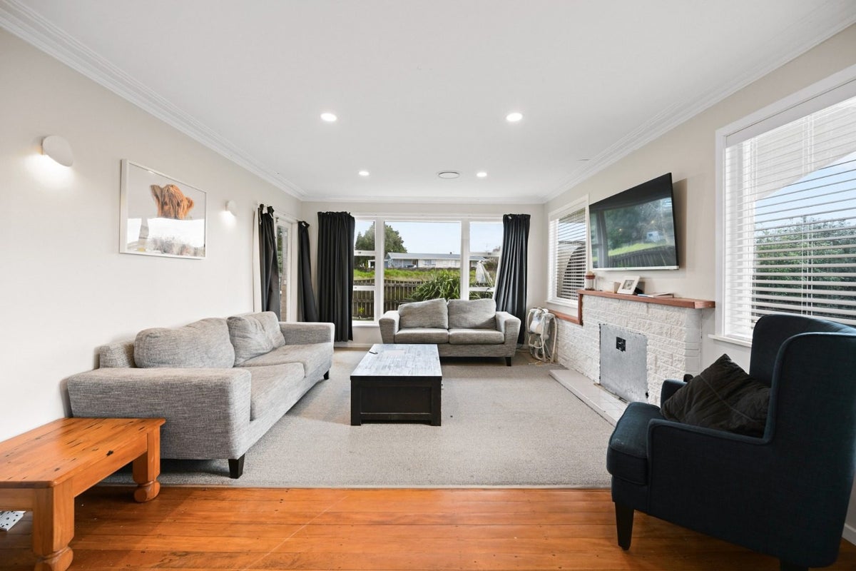 44 Bruce Avenue, Glenview, Hamilton - Carousel 2