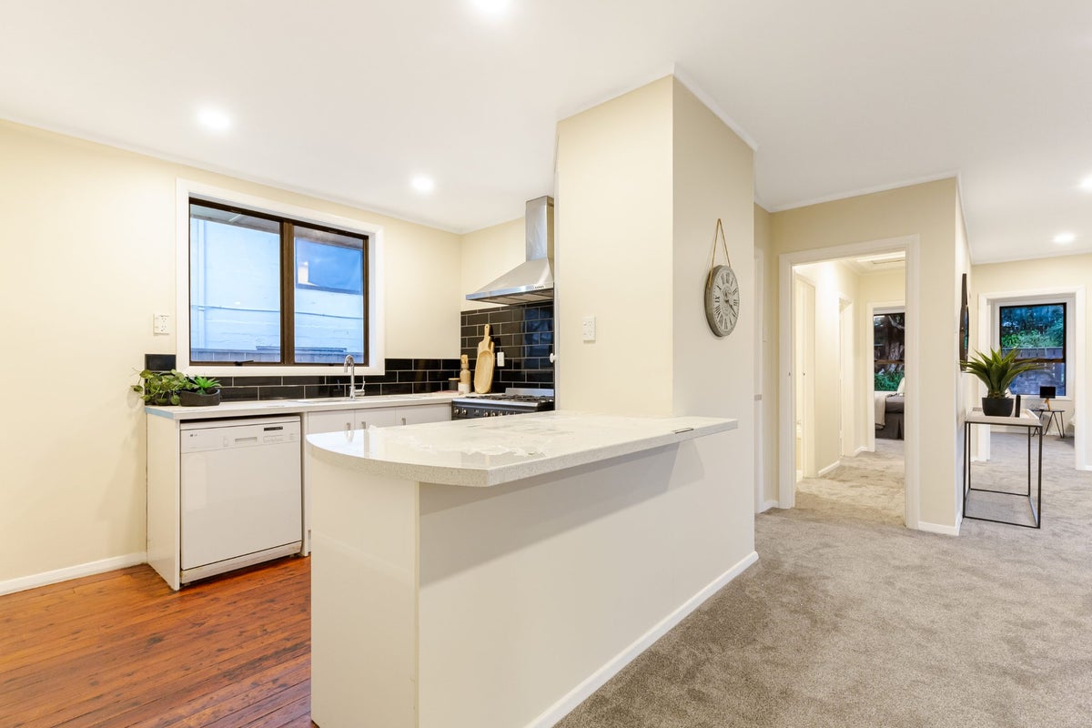 2 Te Pene Avenue, Titahi Bay, Porirua - Carousel 2