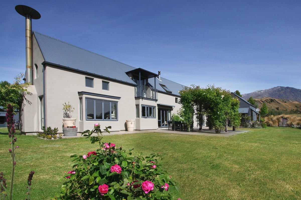 63 Hogans Gully Road, Queenstown - Carousel 2