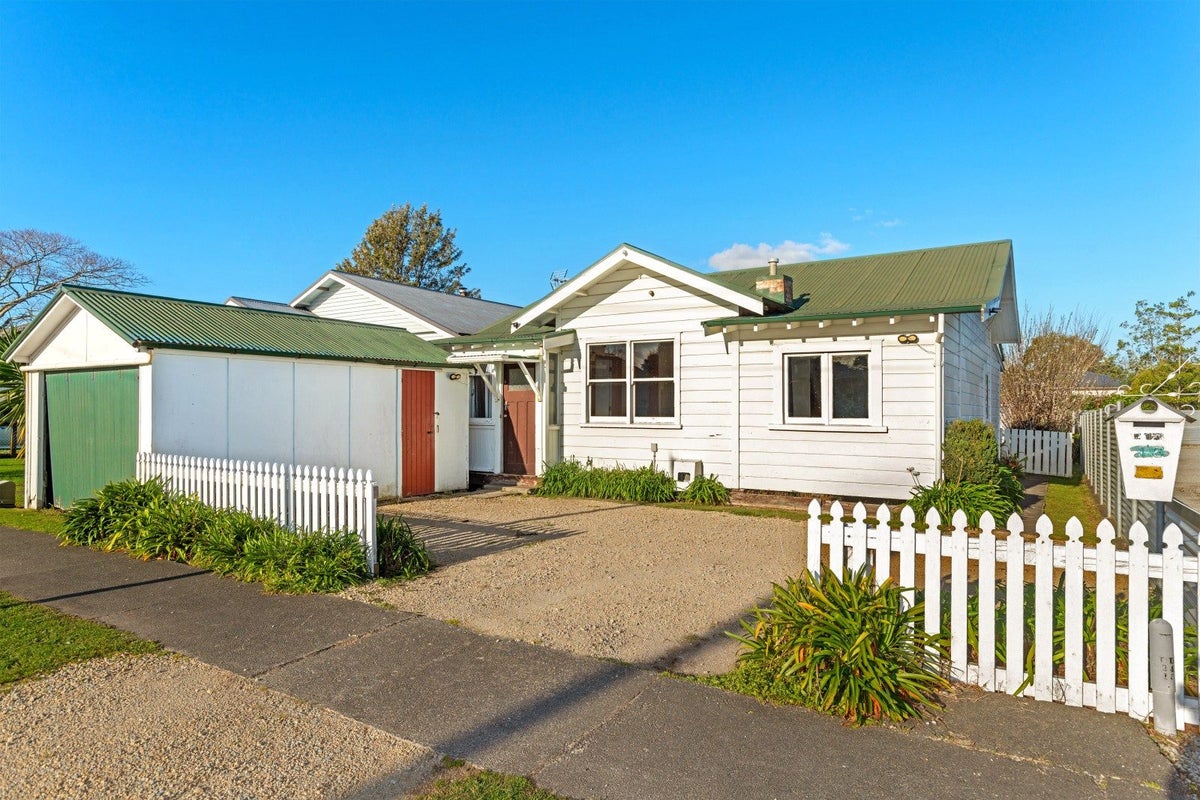 16 Wellington Street, Te Hapara, Gisborne - Carousel 1