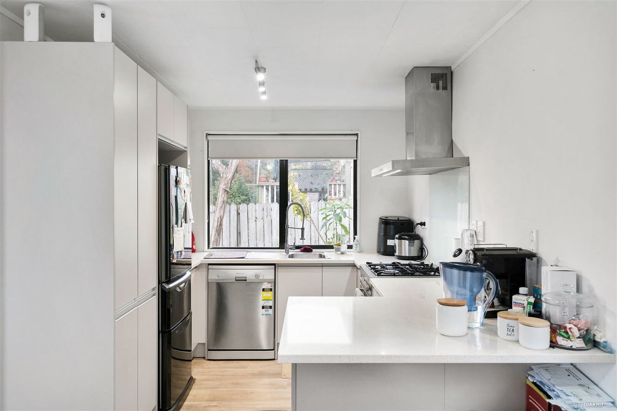 46 Maywood Crescent, Glen Eden, Auckland - Carousel 2