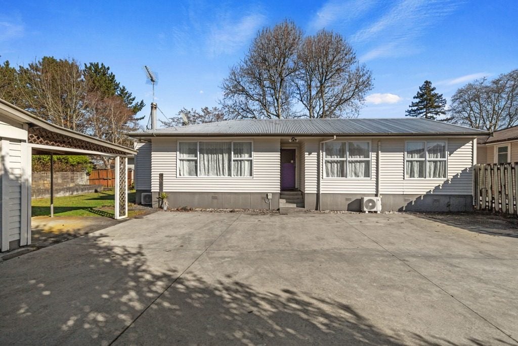 126A Masters Avenue, Hillcrest, Hamilton - Carousel 2