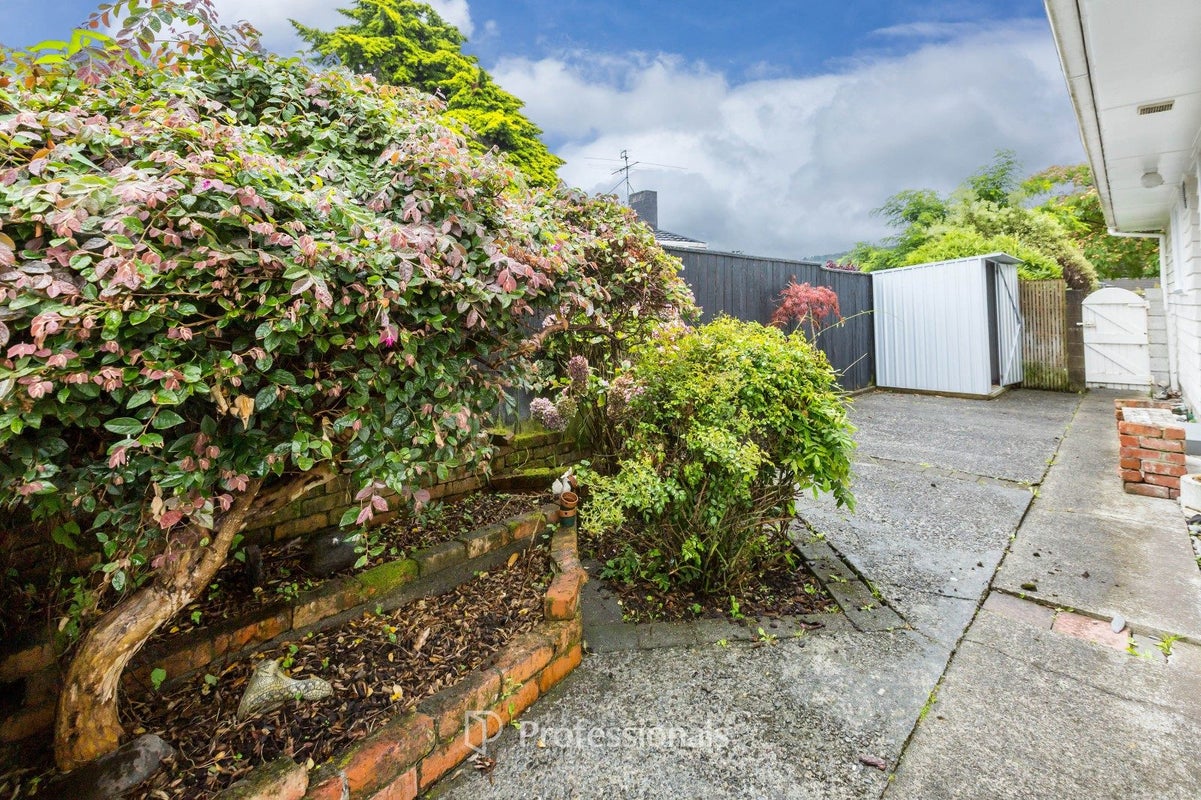 35 Mountbatten Grove, Clouston Park, Upper Hutt - Carousel 13
