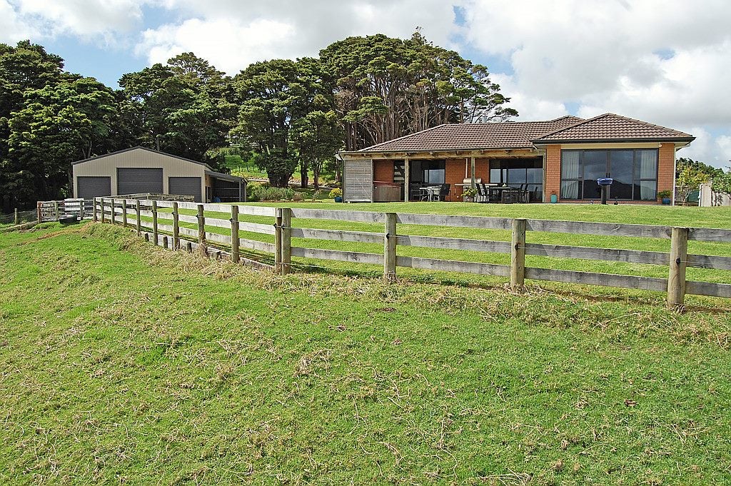 34 Tawa Avenue, Kaiwaka - Carousel 1