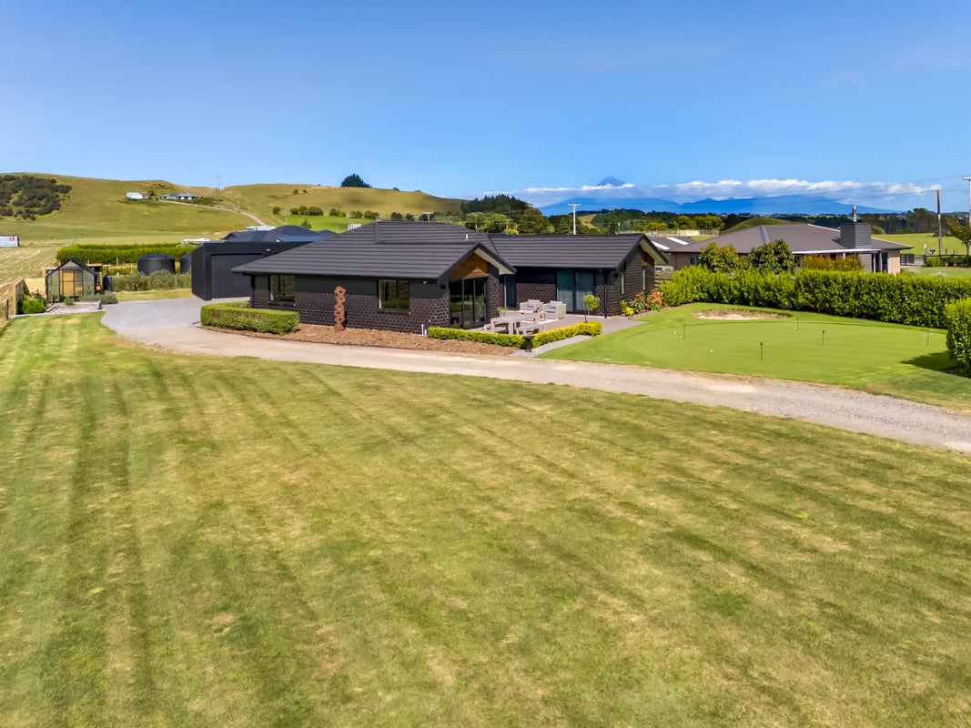 8 Tikorangi Road East, Tikorangi, Waitara - Carousel 1