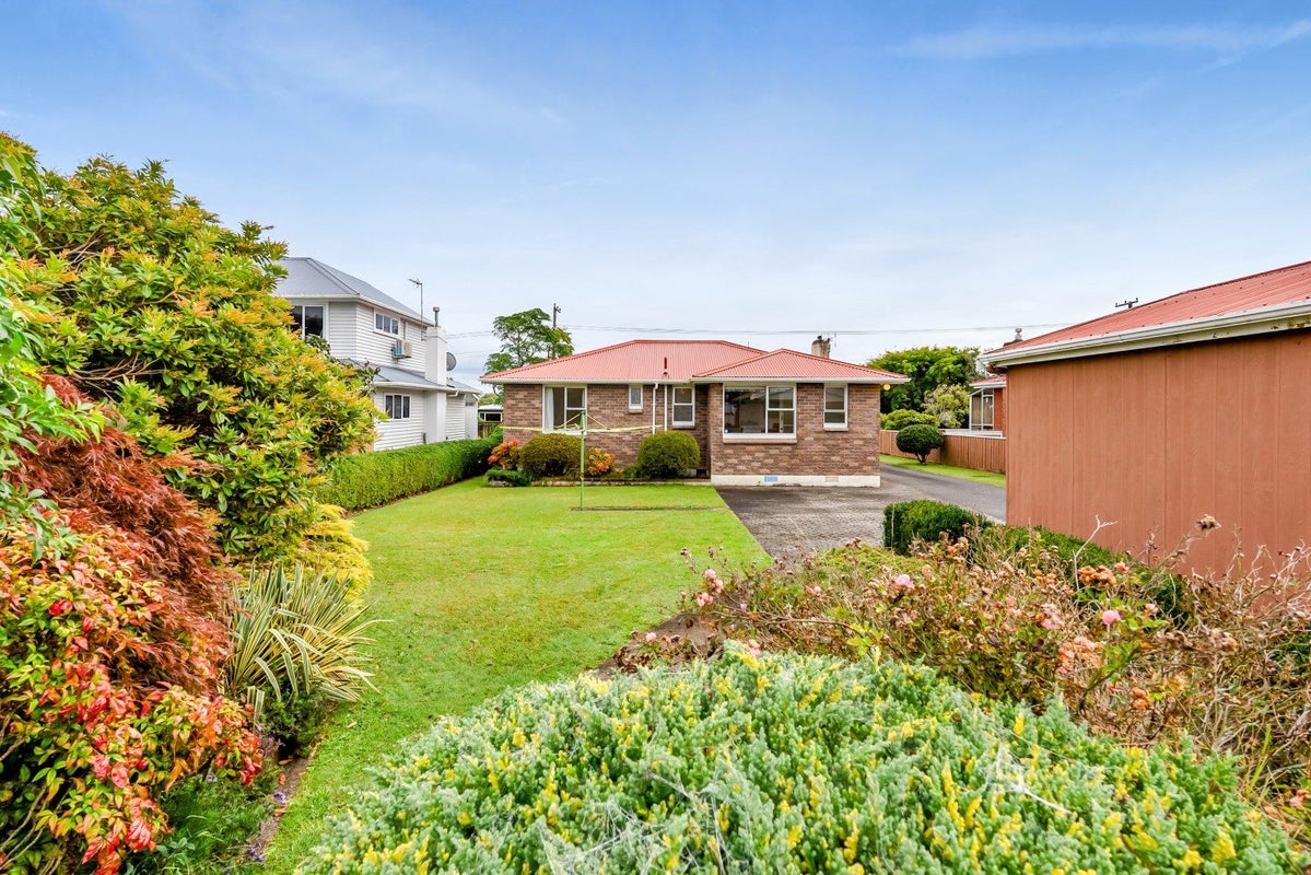 38 Cowling Road, Hurdon, New Plymouth - Carousel 1