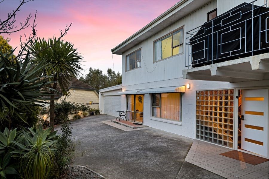 6 Fayette Place, Te Atatu South, Auckland - Carousel 2