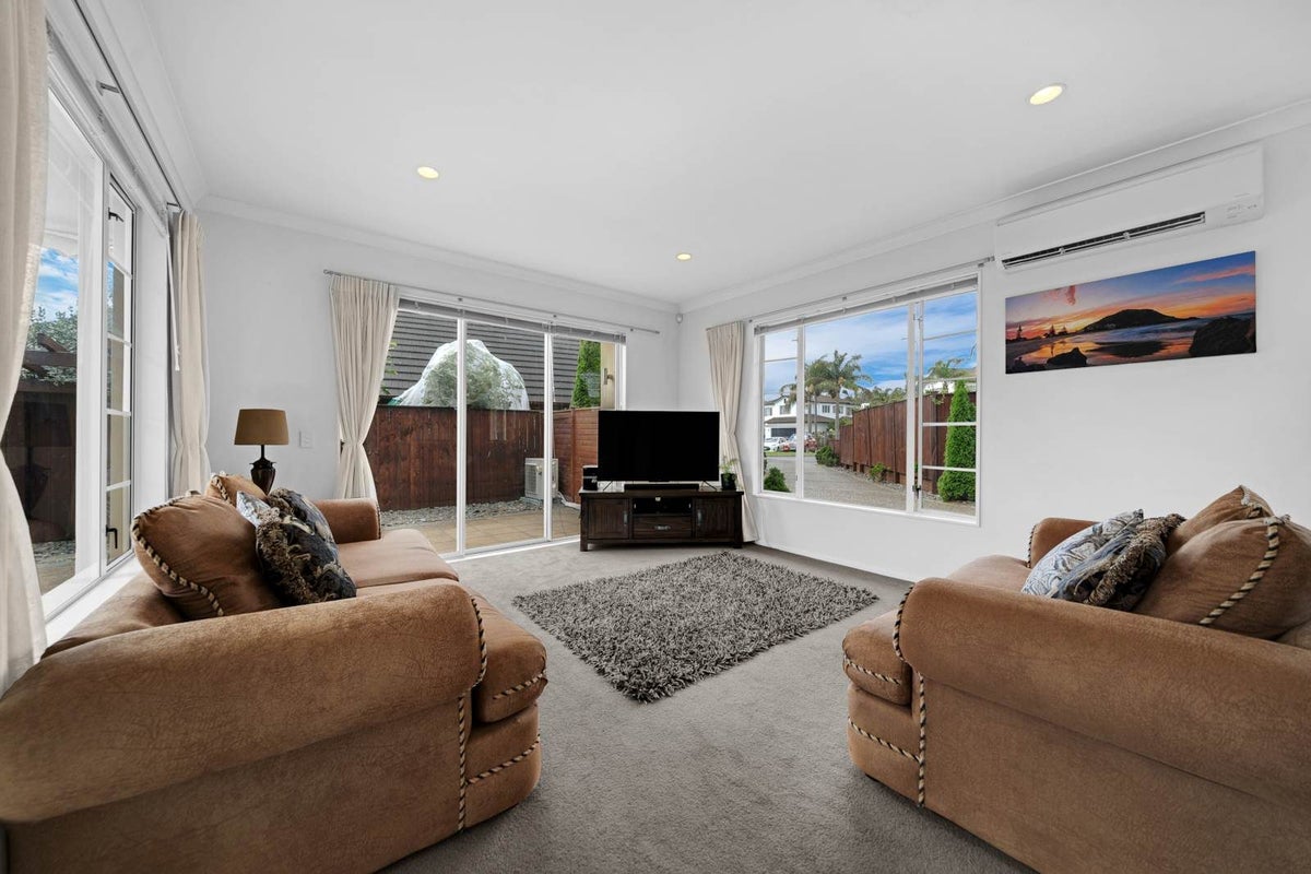 11 Fintry Place, Flat Bush, Auckland - Carousel 2