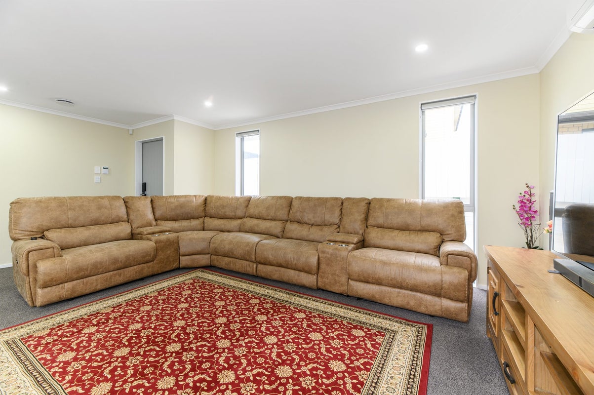 20A Kelwyn Road, Kelston, Auckland - Carousel 2