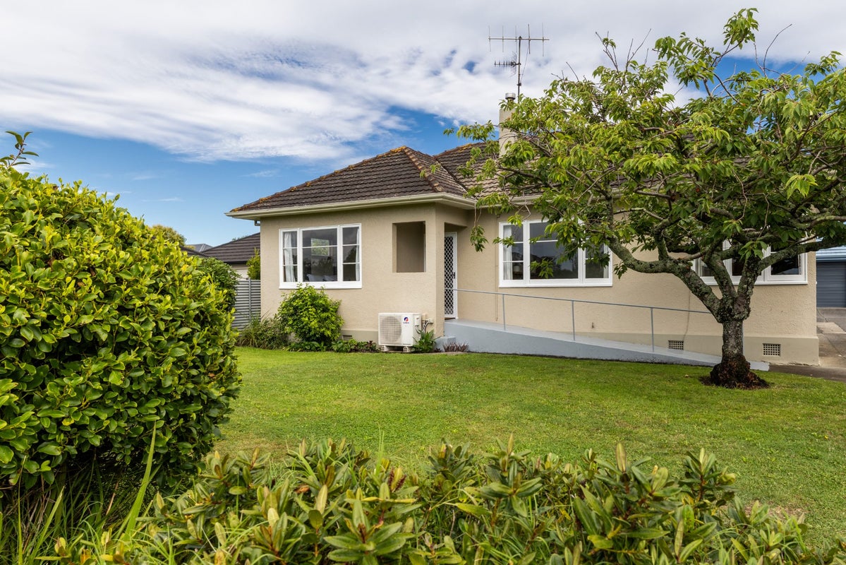 25A Cassino Crescent, Onekawa, Napier - Carousel 18