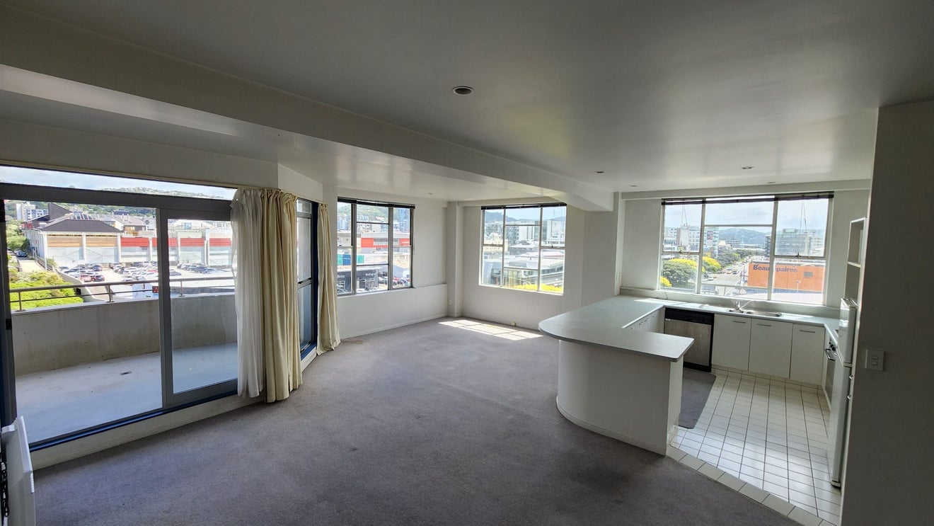 11/80 Kent Terrace, Mount Victoria, Wellington - Carousel 1