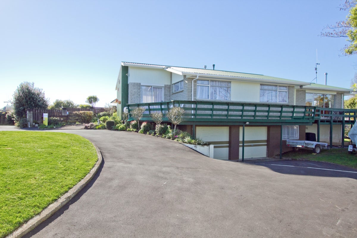 45 Sunnyhills Avenue, Glenview, Hamilton - Carousel 1