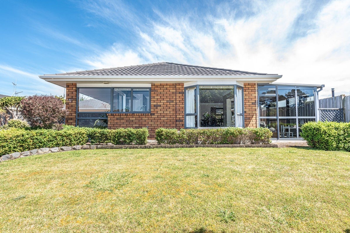 12 Norfolk Drive, Otamatea, Whanganui - Carousel 2