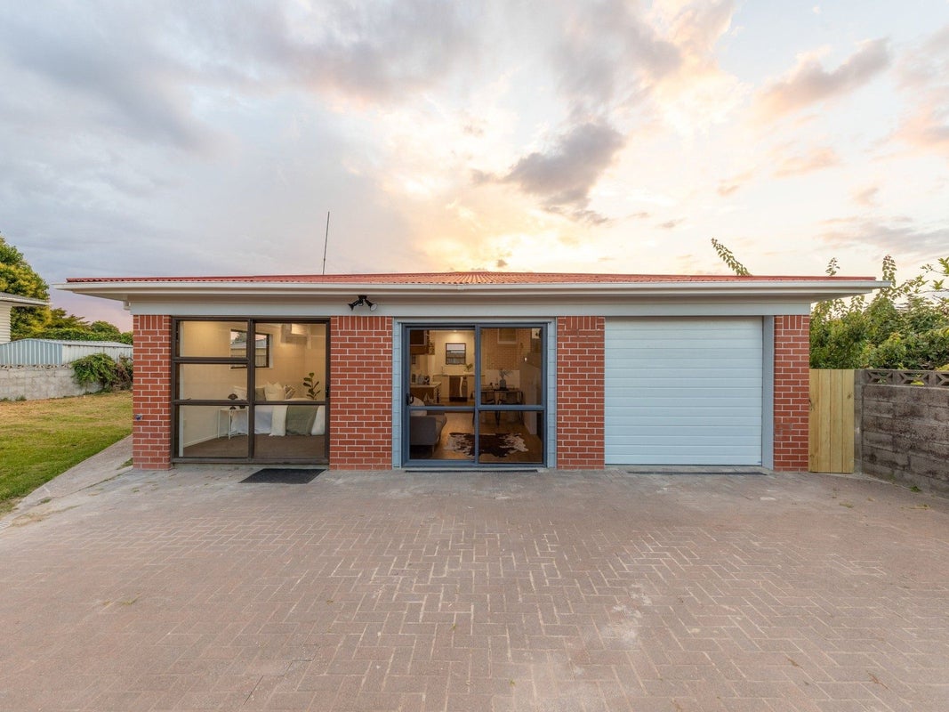 34 Fenwick Crescent, Hillcrest, Hamilton - Carousel 1