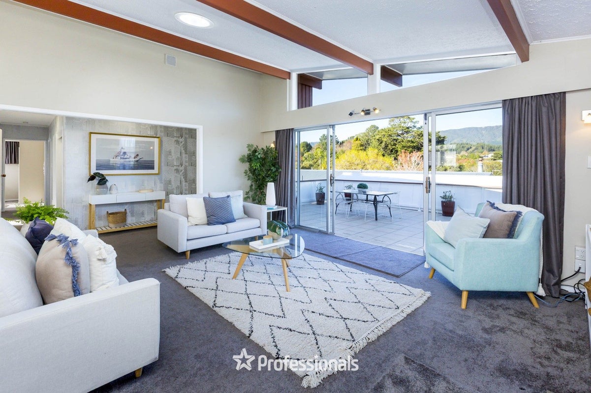 19 Sunnyview Drive, Brown Owl, Upper Hutt - Carousel 2