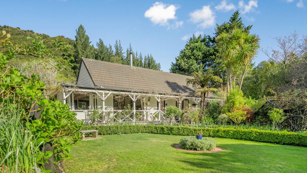 158 Moores Valley Road, Wainuiomata, Lower Hutt - Carousel 1