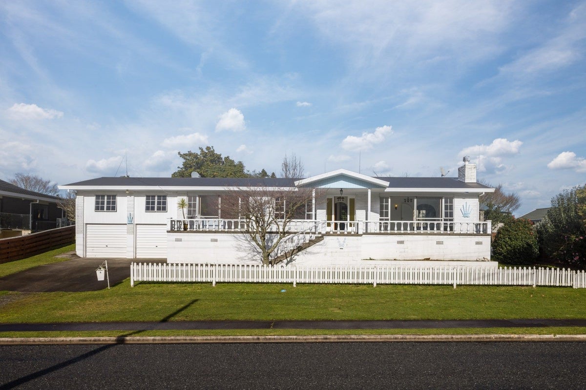 4 Byron Street, Leamington, Cambridge - Carousel 1