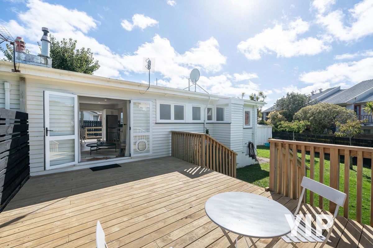 14 Earp Street, Johnsonville, Wellington - Carousel 1