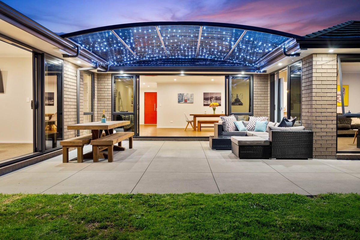 16 Remana Crescent, Huapai, Kumeu - Carousel 1