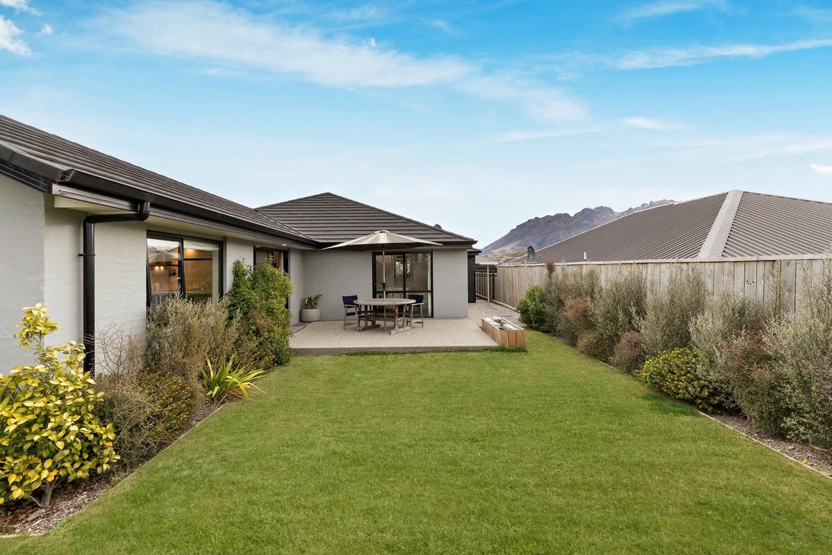 12 Shepherd Road, Jacks Point, Queenstown - Carousel 2