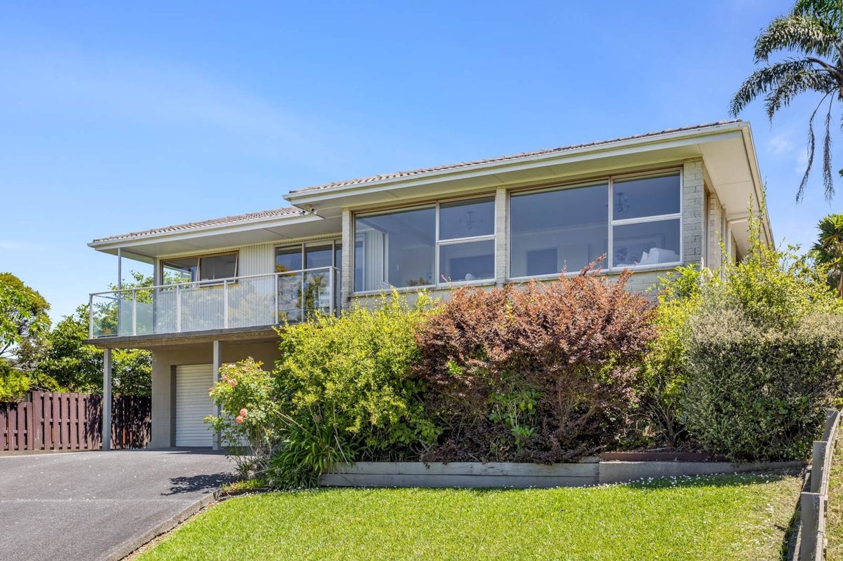 9 Sandford Street, Campbells Bay, Auckland - Carousel 1