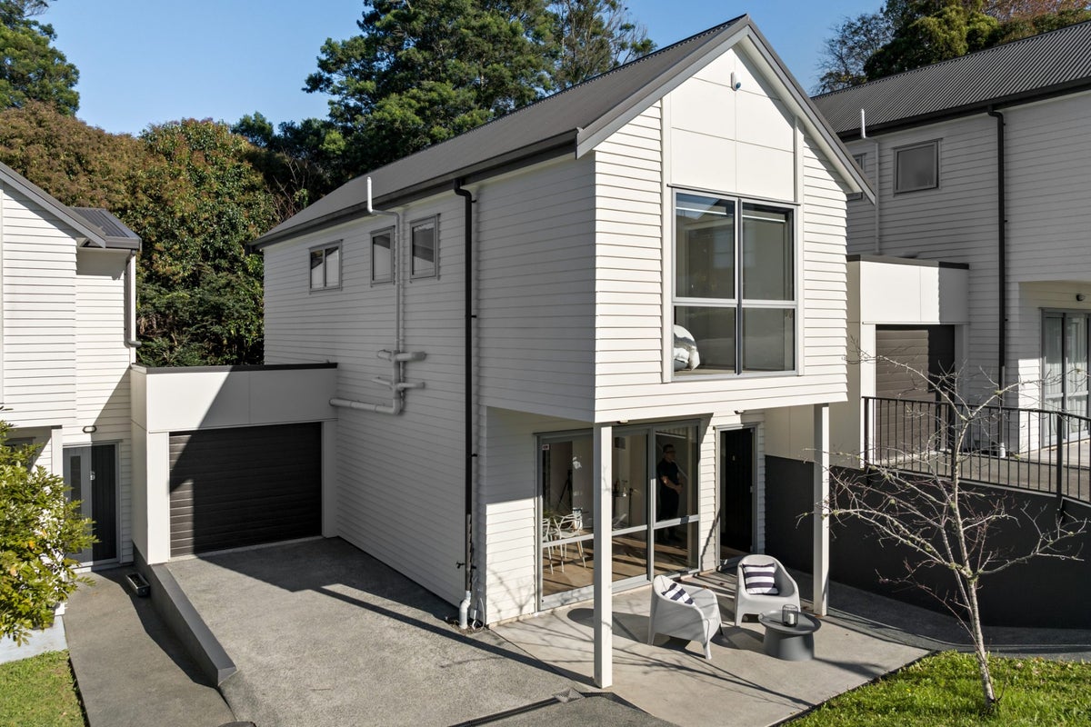 8/27 Powell Street, Avondale, Auckland - Carousel 2
