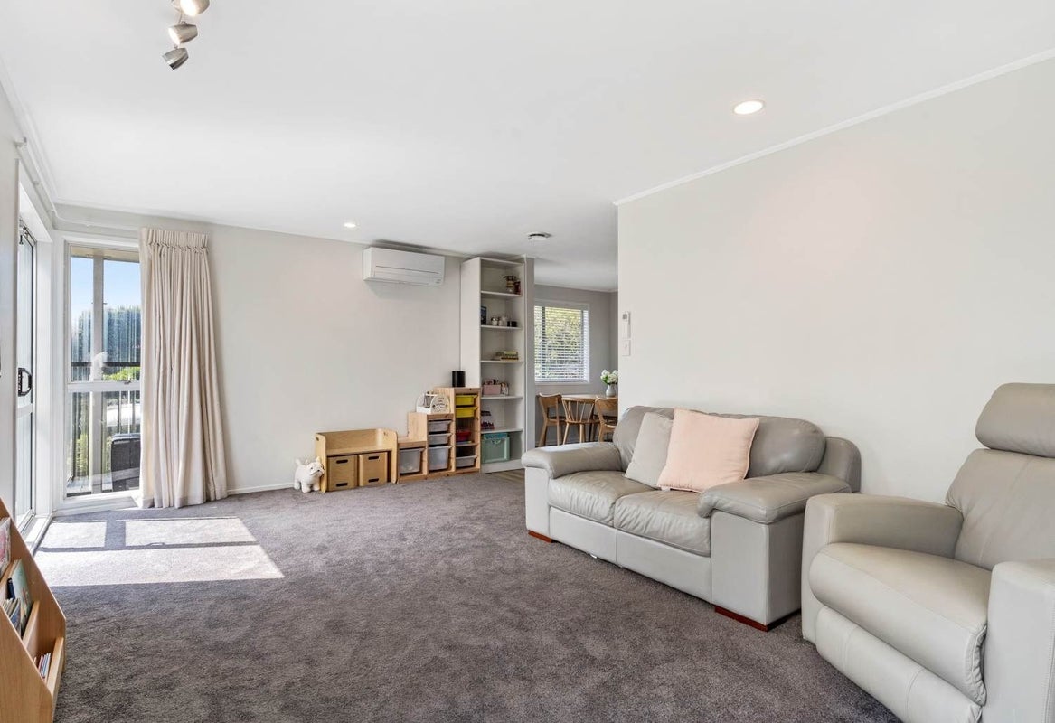 13 Tree View Avenue, Glenfield, Auckland - Carousel 2