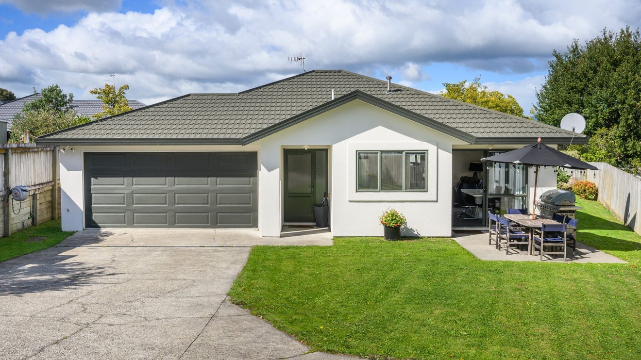 11 Jordan Way, Kelvin Grove, Palmerston North - Carousel 1