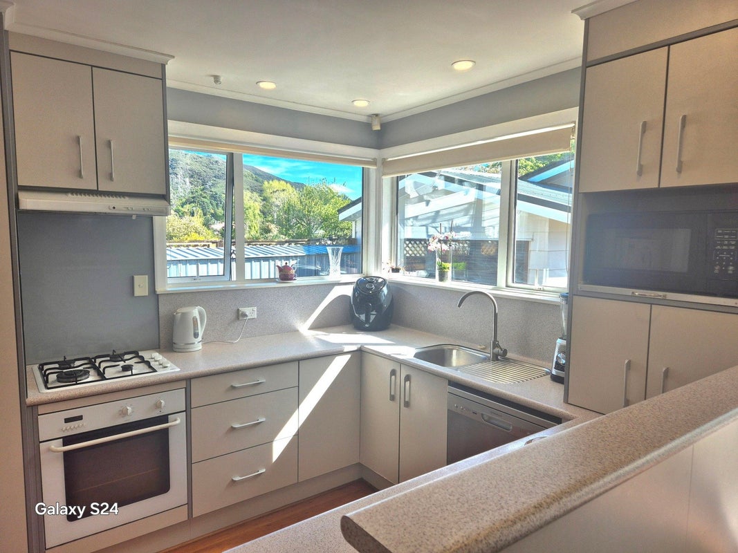 18 Parnell Street, Fairfield, Lower Hutt - Carousel 2
