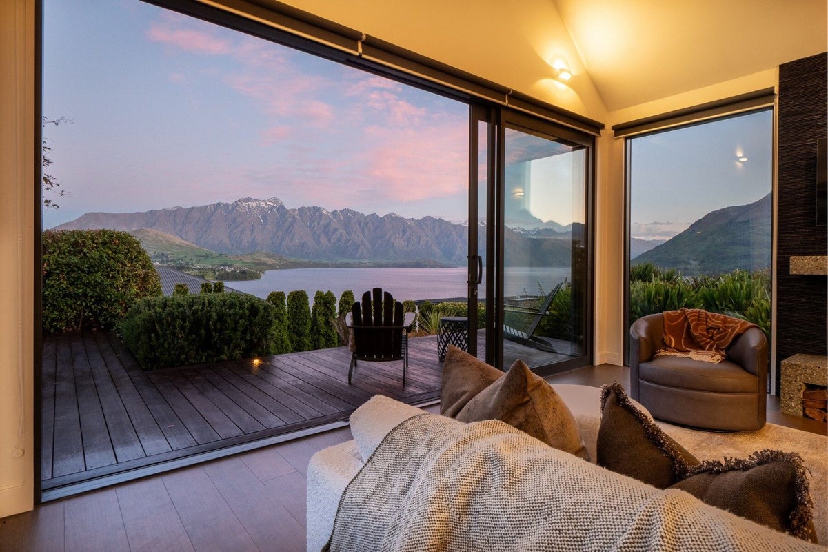 1 Whitbourn Place, Fernhill, Queenstown - Carousel 1