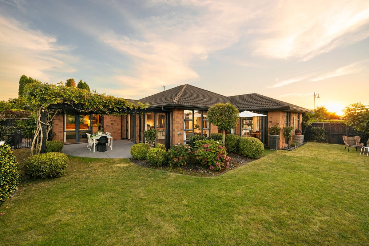 1 Savannah Place, Rototuna North, Hamilton - Carousel 1