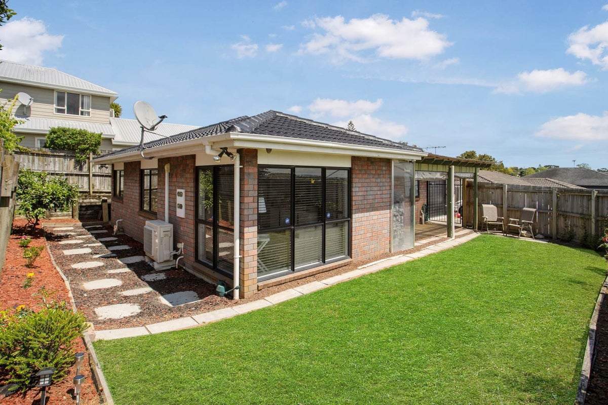 231B Richardson Road, New Windsor, Auckland - Carousel 1