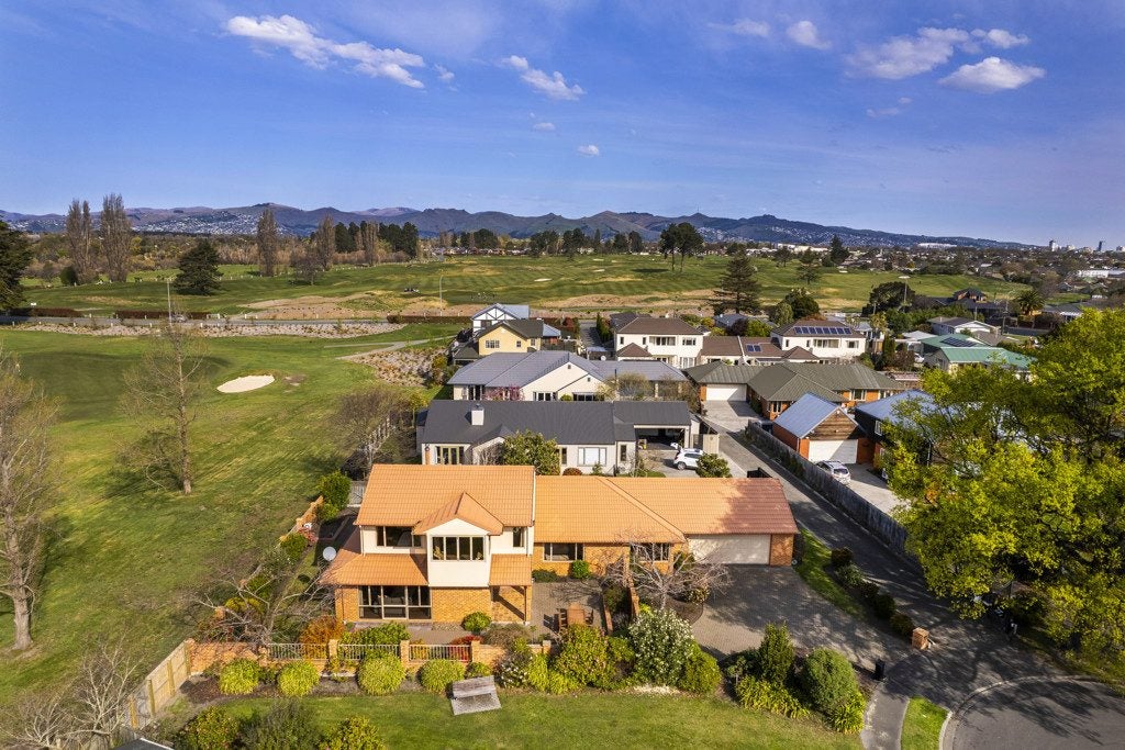 7 Oakmont Green, Shirley, Christchurch - Carousel 2