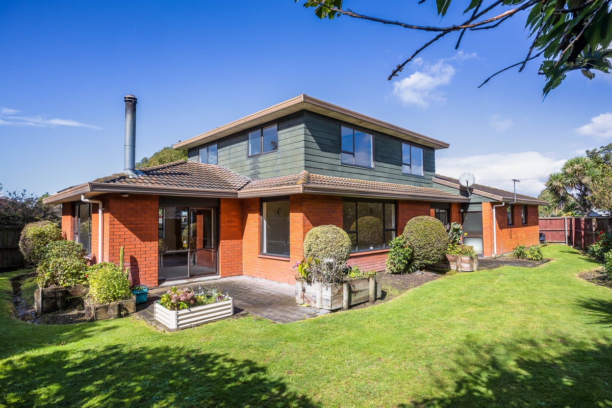 11 Langham Place, Redwood, Christchurch - Carousel 2