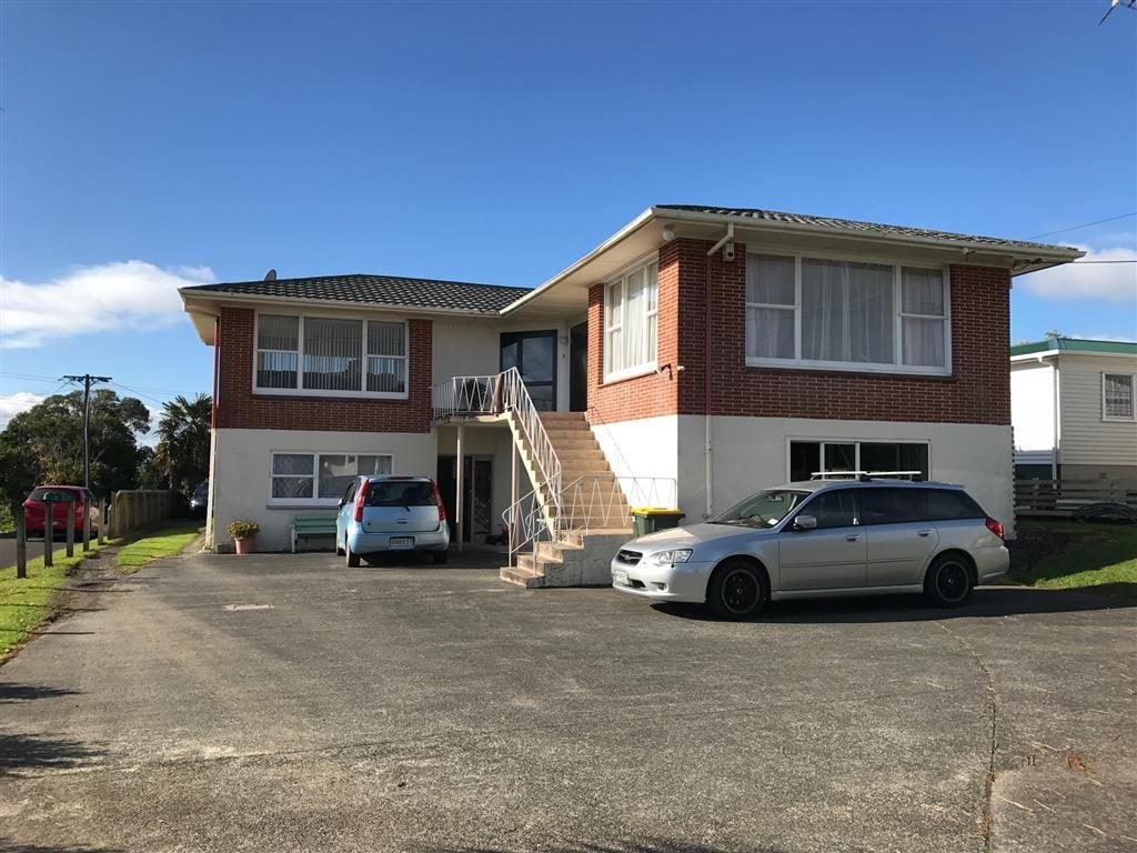 86 Royal View Road, Te Atatu South, Auckland - Carousel 1