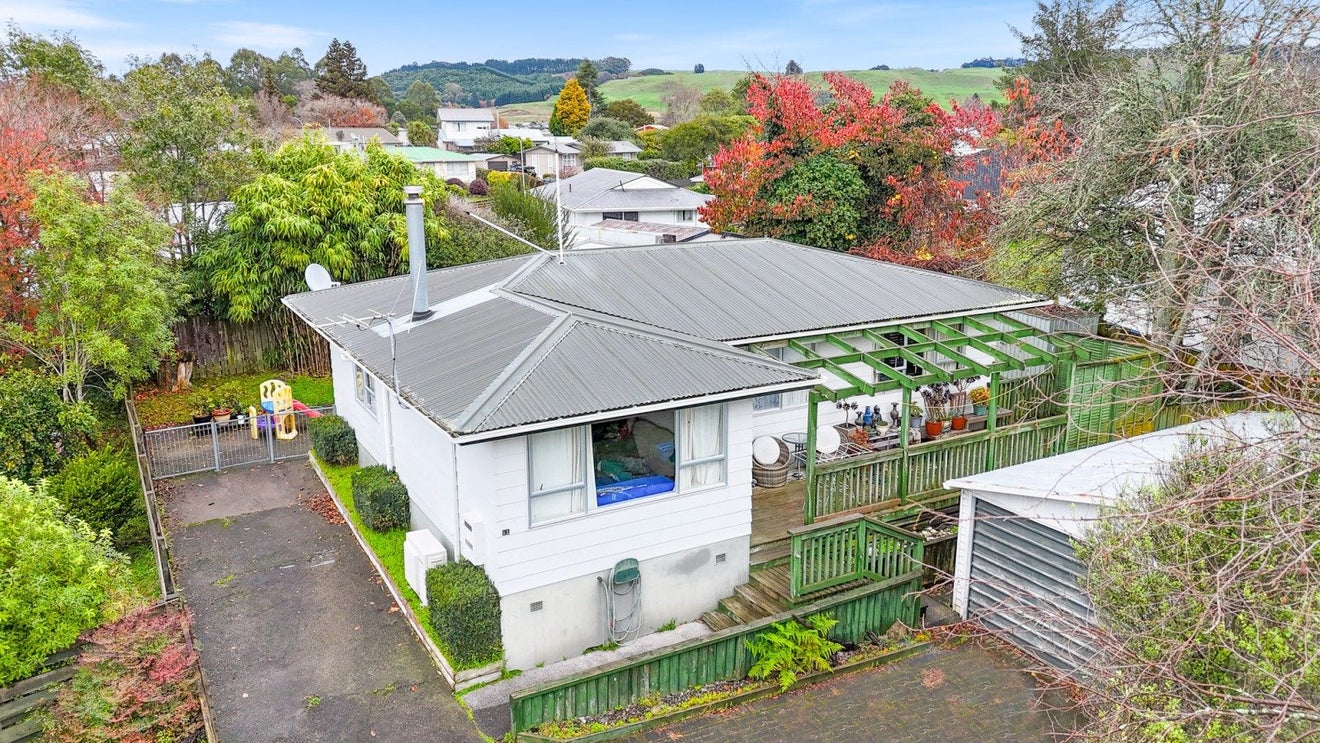 11 Turquoise Place, Pukehangi, Rotorua - Carousel 1