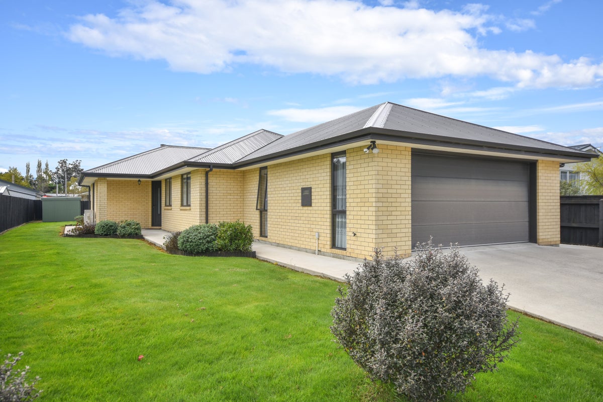 16 Cross Street, Milton - Carousel 1