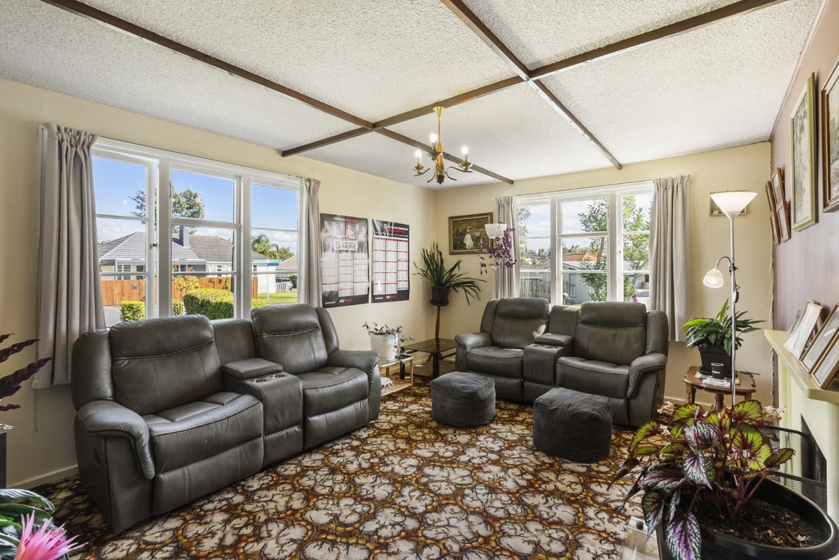 13 Philomel Crescent, Bayswater, Auckland - Carousel 2