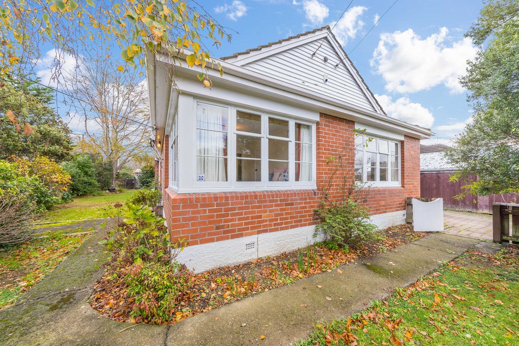 1 York Avenue, Heretaunga, Upper Hutt - Carousel 2