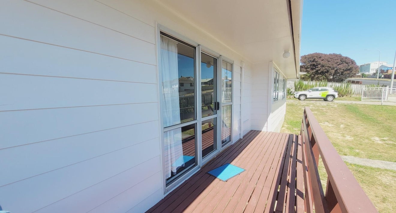 139 Driver Crescent, Cannons Creek, Porirua - Carousel 2